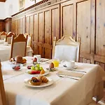 מלון Gaestehaus Salvatorianerinnen 3*