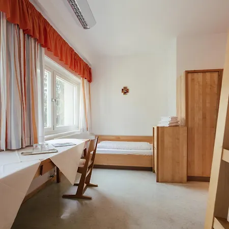 ホテル Gaestehaus Salvatorianerinnen 3*